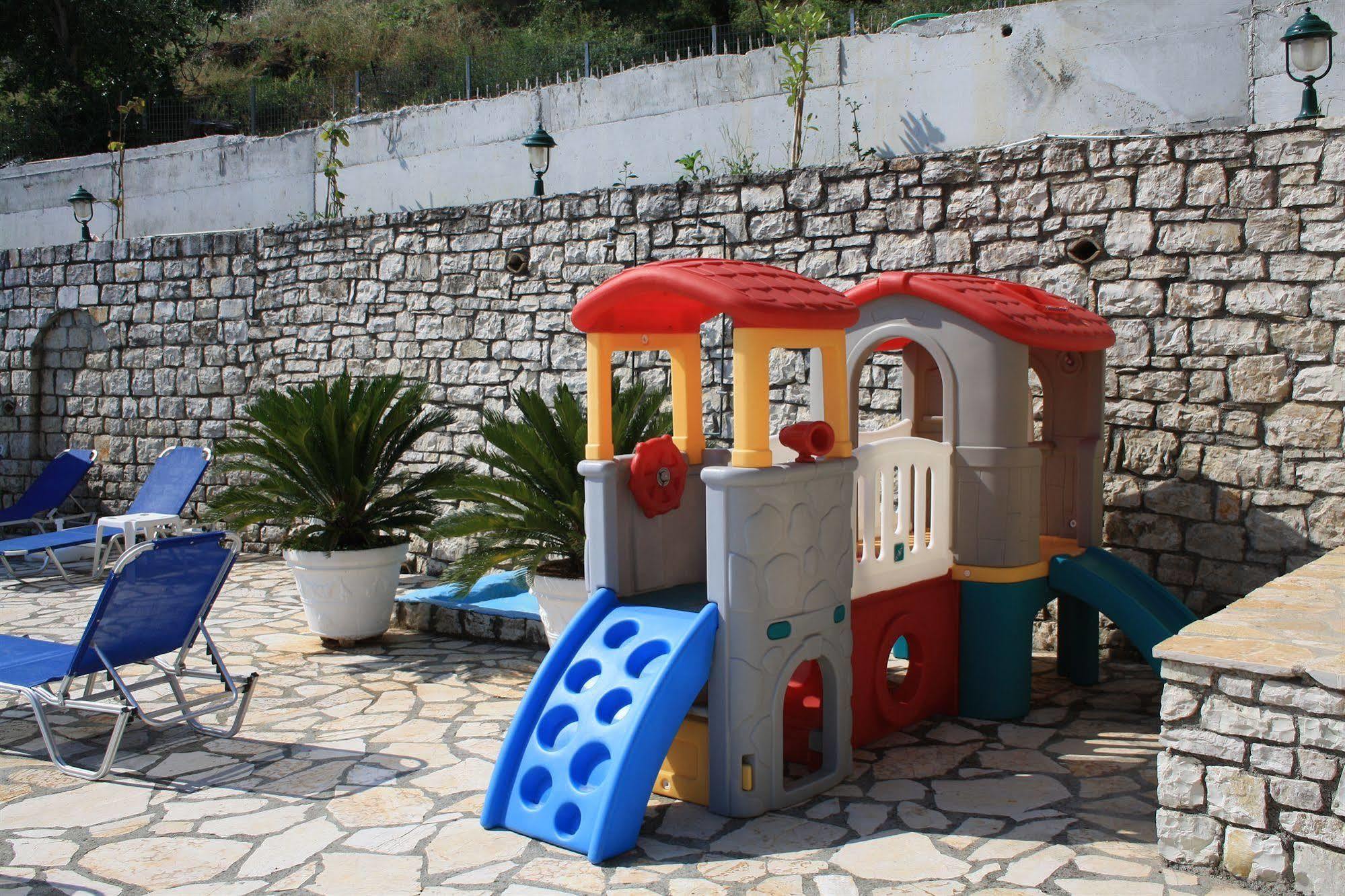 بينيتسيس Kerkyra Beach Hotel & Apartments المظهر الخارجي الصورة