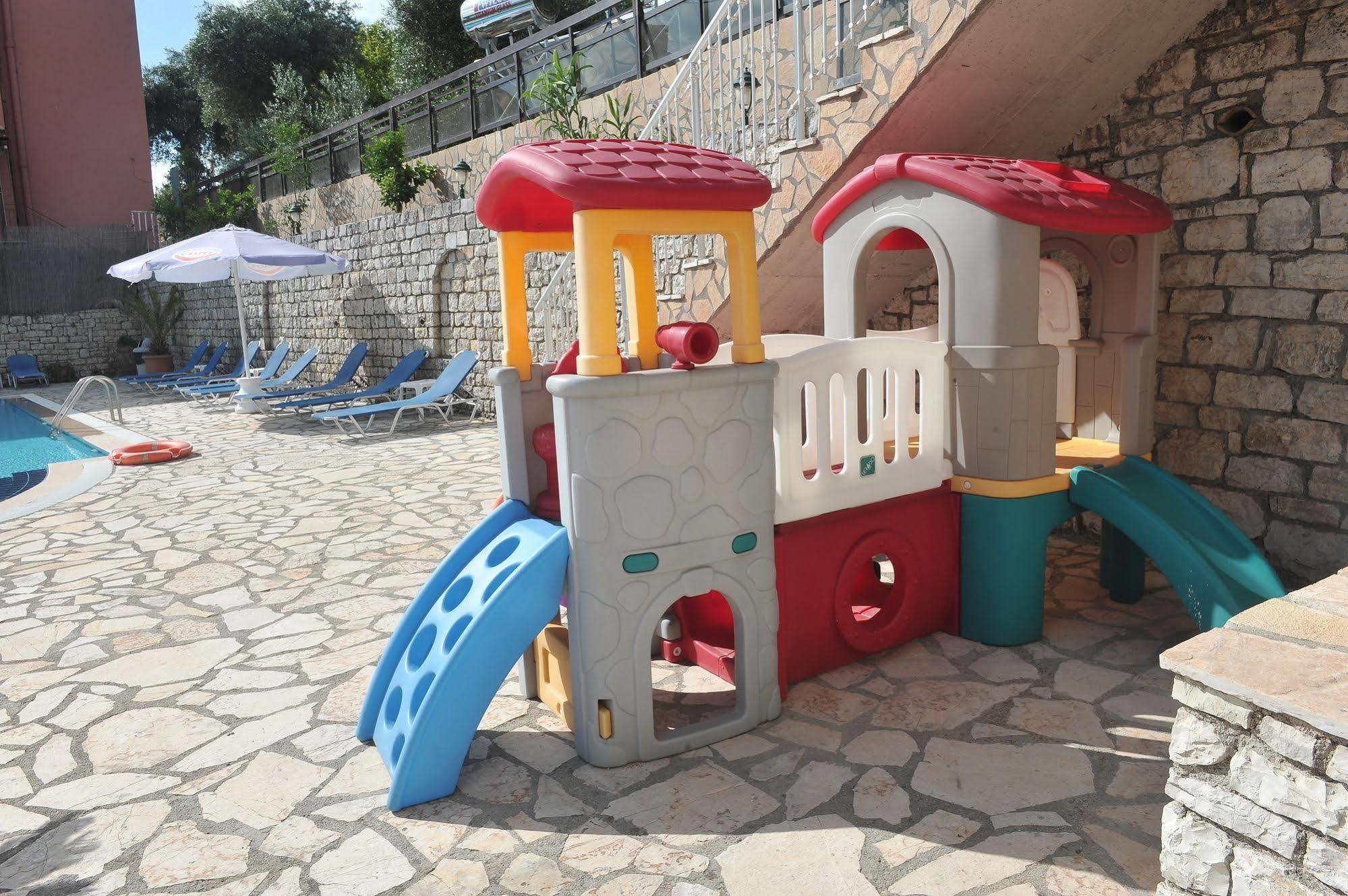 بينيتسيس Kerkyra Beach Hotel & Apartments المظهر الخارجي الصورة