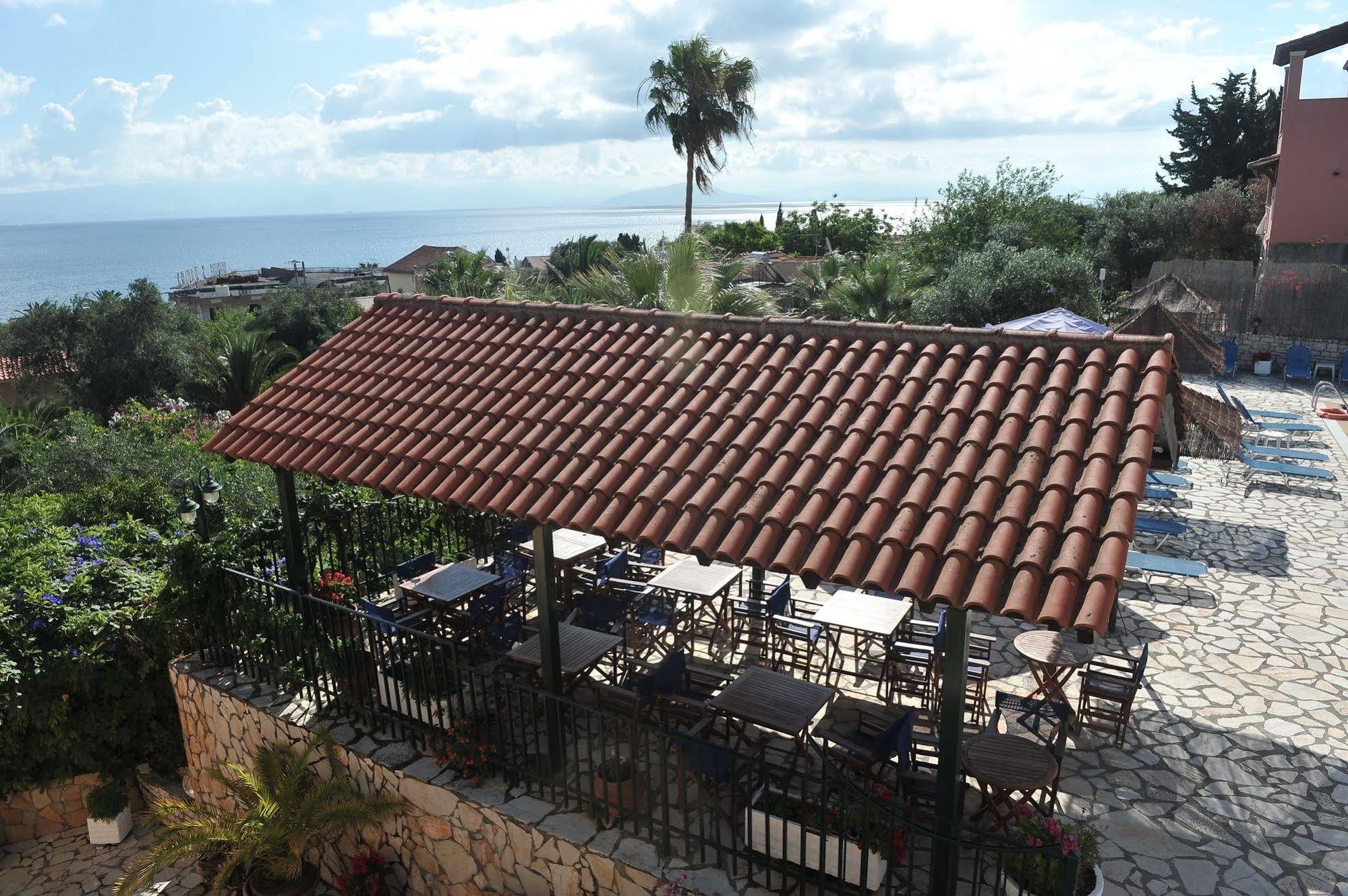 بينيتسيس Kerkyra Beach Hotel & Apartments المظهر الخارجي الصورة